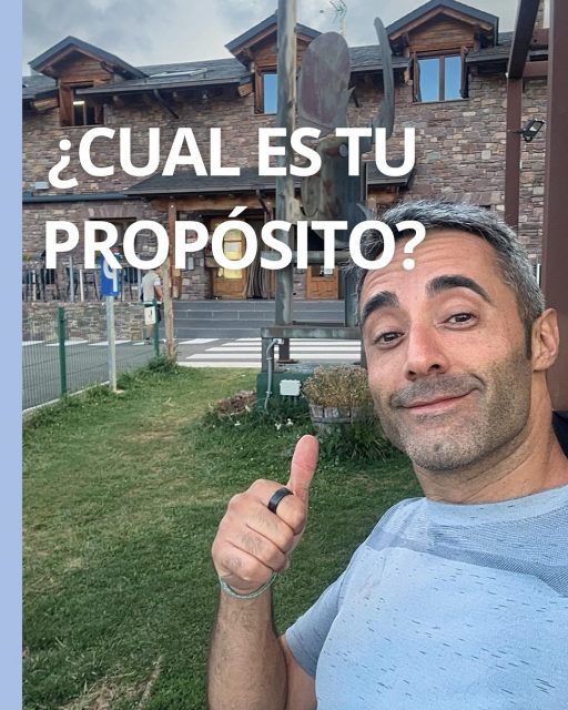 Un cuerpo sano, no es solo un músculo que se mueve correctamente.
Un cuerpo sano, es un sistema complejo con tantas dimensiones que ni sabemos…
No es solo tu hernia, no es solo tu ciático.
- ¿te gusta tu trabajo?
- ¿tu familia te apoya?
- ¿qué tal con tus amigos?
- ¿tienes tiempo para ti?
A veces, estar bien, solo es eso, sin más.