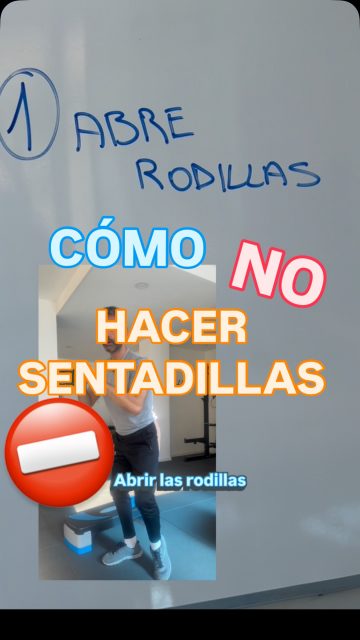 ⛔️🚫 no hagas las sentadillas de cualquier forma.
Solo tienes que tener en cuenta:
📍Abrir las rodillas durante la bajada y subida del movimiento para activar de manera automática el glúteo y encajar la cadera donde corresponde
📍Inclina el tronco hacia delante para favorecer la activación del glúteo y al mismo tiempo, hacer trabajar la musculatura de la espalda.
Teniendo en cuenta estos dos puntos, podrás aprender a hacer una sentadillas fácilmente y te quitarás de un plumazo muchos de los problemas de rodilla que genera este ejercicio .